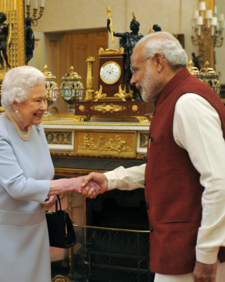 Modi Queen Eilzabeth Handshake