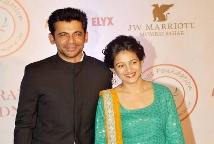 Sunil-grover-and-Aarti-at-an-event