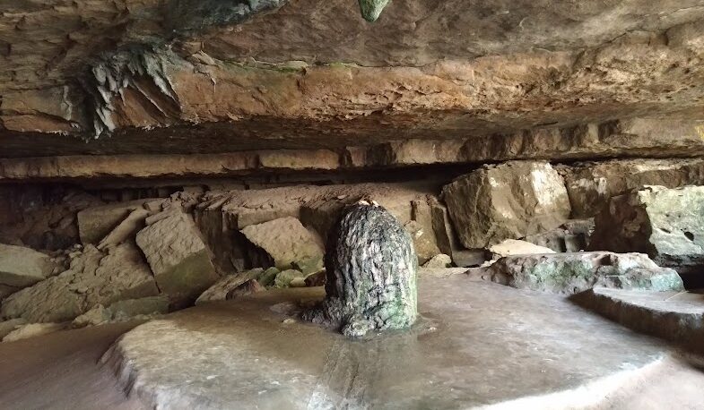 Unique Mawjymbuin Cave, also known as Krem Mawjymbuin, is a stunning natural cave located near Mawsynram, Shillong in the Meghalaya state of India
